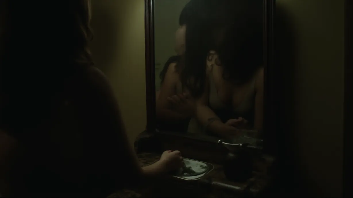 The Virtuous Housewife Became A Prostitute And Fell In Love With A Young Gangster